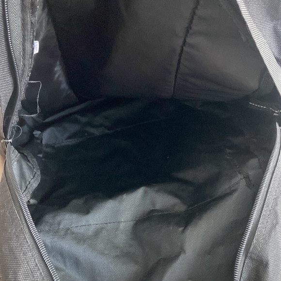 SF Giants Black Backpack with ‘SF’ Logo - Picture 6 of 9